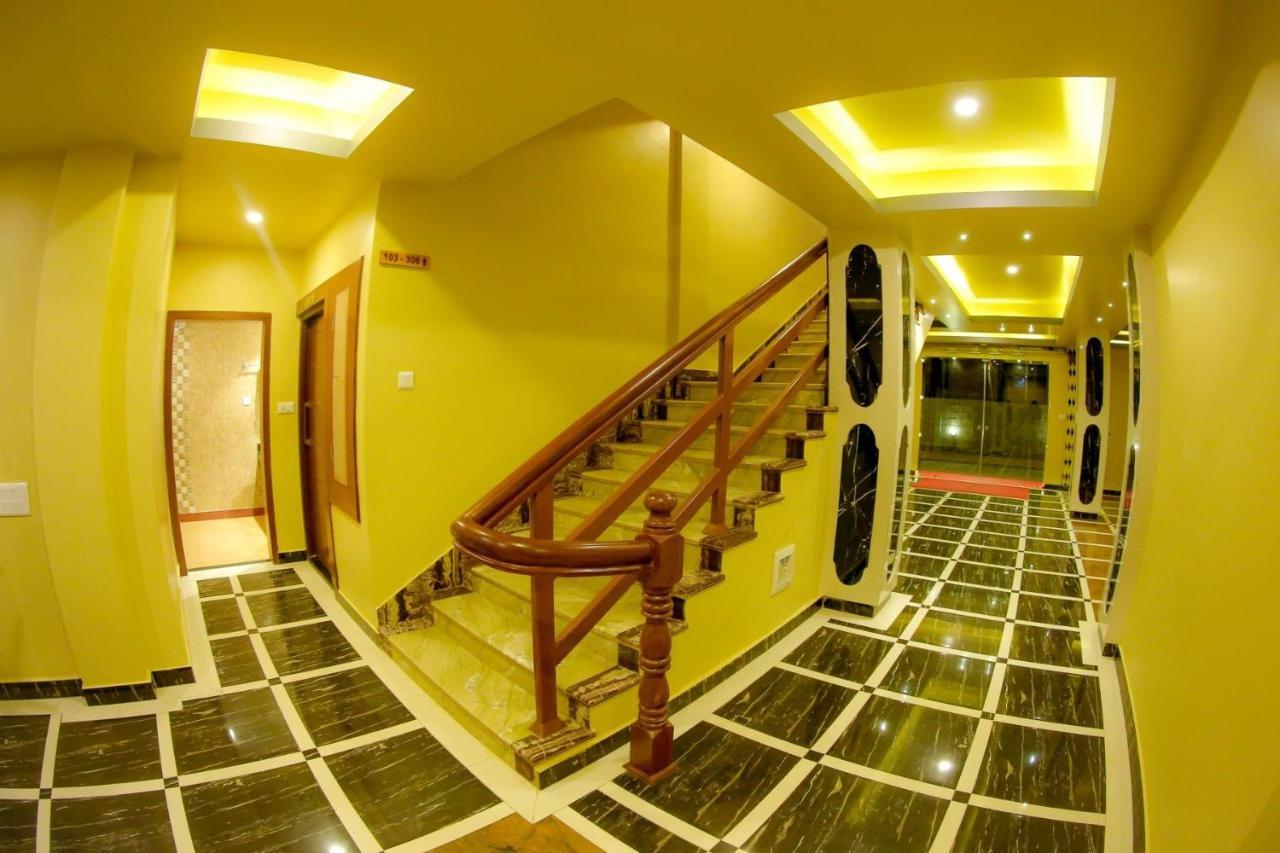 Om Gaura Hotel Pokhara Exterior photo