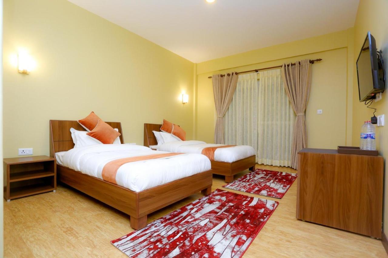 Om Gaura Hotel Pokhara Exterior photo
