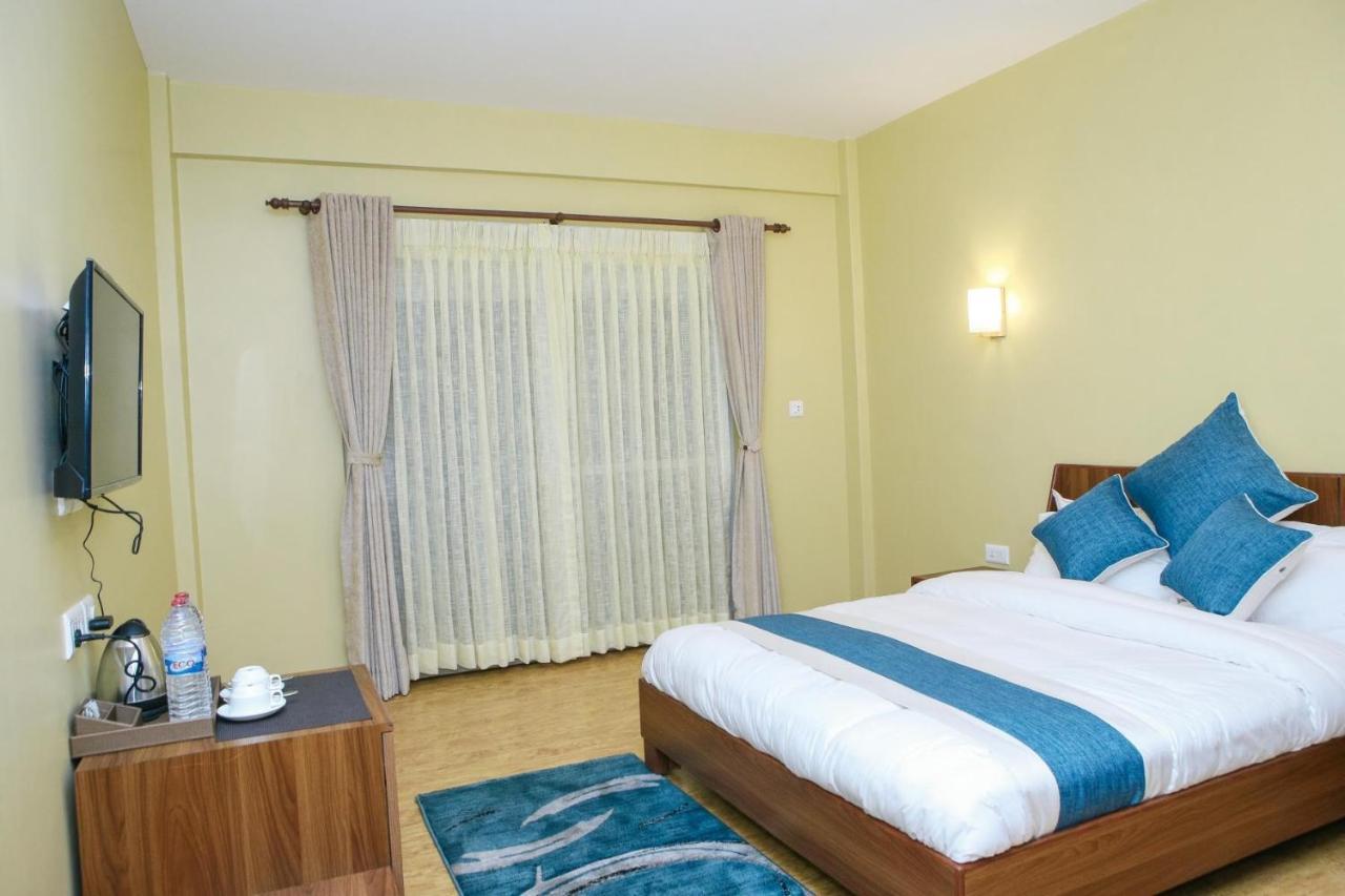 Om Gaura Hotel Pokhara Exterior photo