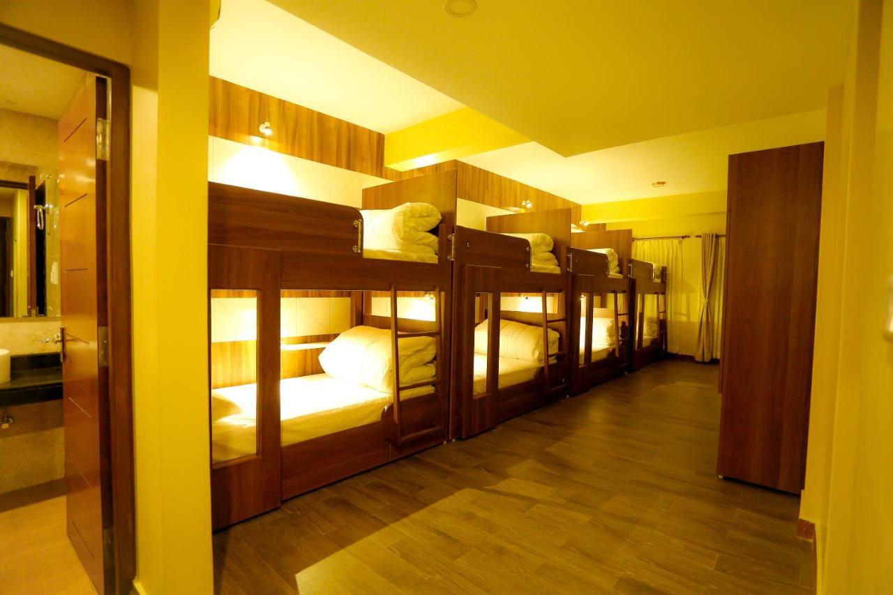 Om Gaura Hotel Pokhara Exterior photo