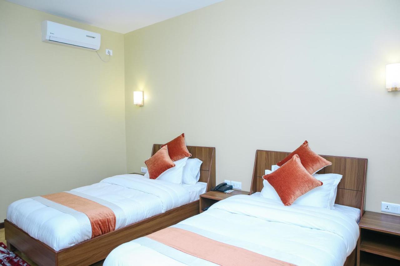 Om Gaura Hotel Pokhara Exterior photo